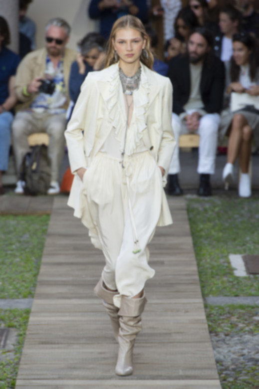 إبداع تشو جي-سوك <span dir=LTR>Cho Gi-Seok</span><br />
&nbsp;