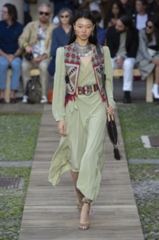 <span dir=RTL>أمّا من أجل النساء المتحرّرات اللواتي يسعين لتحقيق أحلامهنّ فقدّمت زينيث ساعتيّ&nbsp;</span><strong>DEFY Midnight Sunset&nbsp;</strong><span dir=RTL>و</span><strong>&nbsp;DEFY Midnight Borealis&nbsp;</strong><span dir=RTL>&ndash; وهما ساعتان متنوّعتان تجمعان بين الأناقة والأسلوب الرياضي بتصميمهما الكونيّ المميّز &ndash;</span><span dir=RTL>&nbsp;لتصبحا رفيقتيهنّ المثاليّتين.</span>