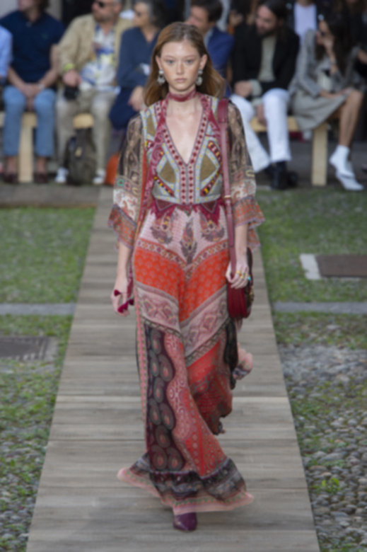 مجموعة الهوت كوتور لربيع وصيف 2022 من فندي<br />
&nbsp;