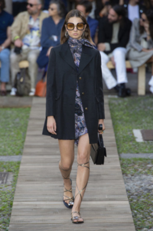 خاتم <span dir=LTR>Galons Dior</span><br />
&nbsp;