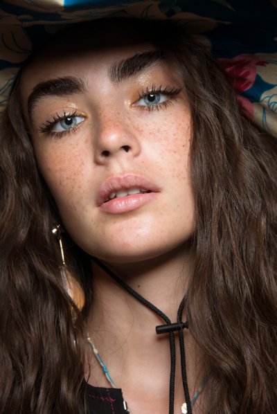 The Spring Brow Trends of 2019 vs. 2018 by Benefit Middle East Regional Brow Artist Menat El Abd
