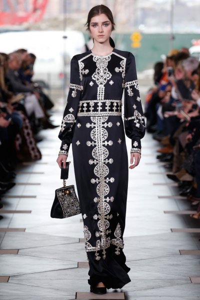 Trend Alert &ndash; Long-Sleeved Dresses
