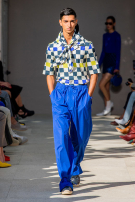 وشاح من&nbsp;<strong>هيرمس</strong><br />
&nbsp;