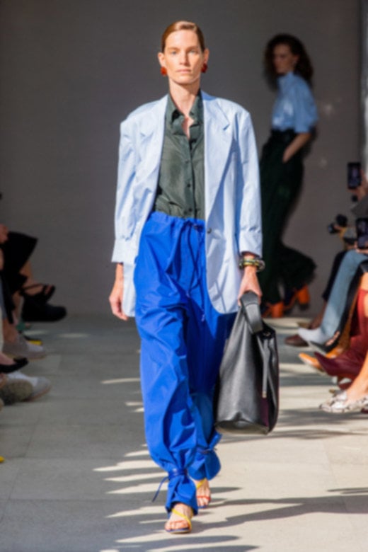 حذاء مزوّد بحزام من الخلف من&nbsp;<strong>أكوازورا</strong><br />
&nbsp;