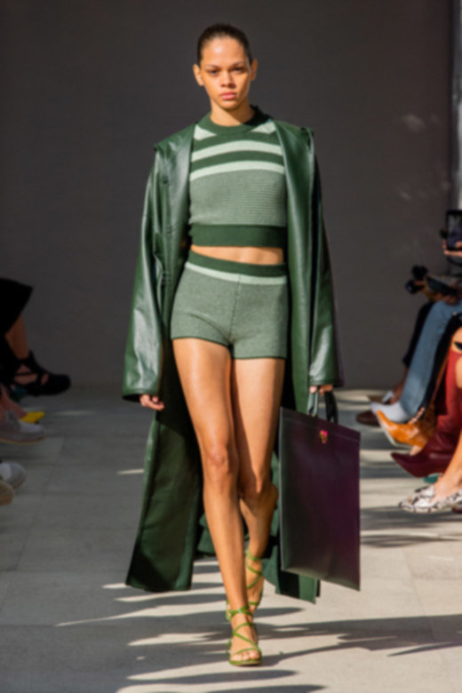 حلقة مفاتيح من&nbsp;<strong>سان لوران</strong><br />
&nbsp;