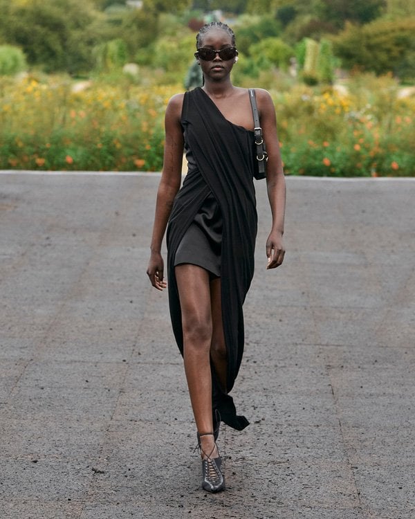 Givenchy Spring-Summer 2023 Ready-to-Wear | Azyaamode