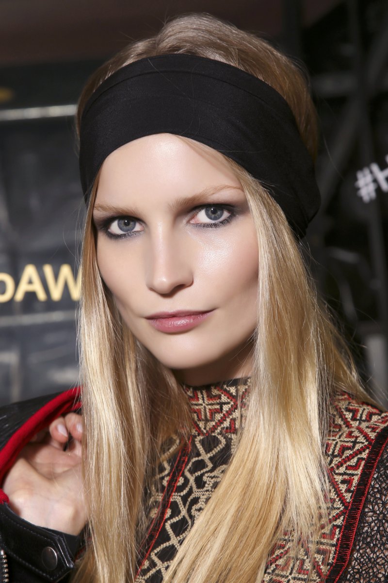 Show Off Those Cheekbones
