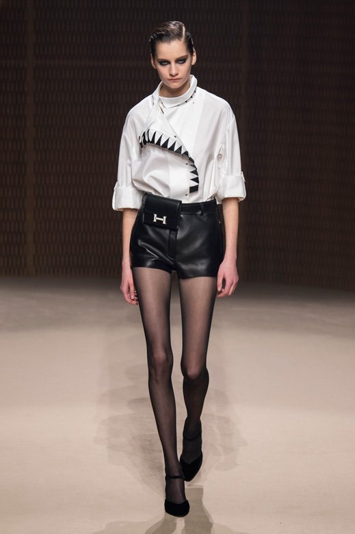 أحمر شفاه&nbsp;<span dir=LTR>ROUGE ALLURE</span>&nbsp;بلون&nbsp;<em><span dir=LTR>Rouge d&rsquo;Or</span></em><br />
&nbsp;