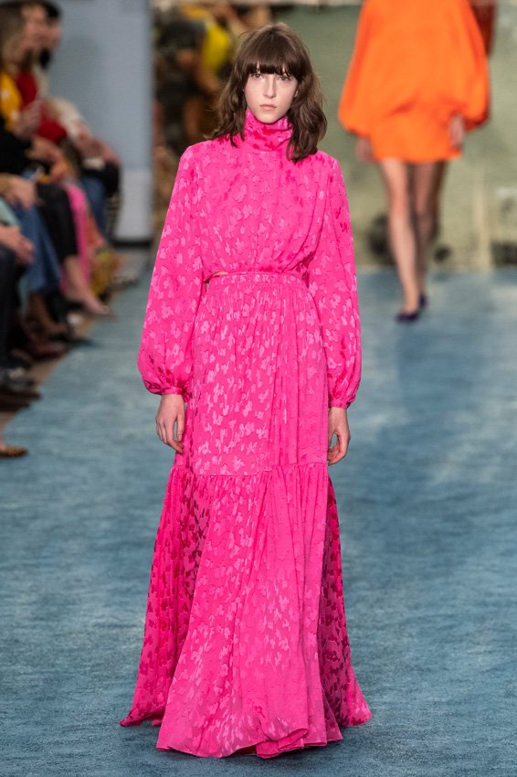 إنّ مستحضر&nbsp;<strong><span dir=LTR>Diorshow On Stage Liner</span></strong>&nbsp;من&nbsp;<strong>ديور&nbsp;</strong>مزوّد برأس مرن جدًّا يجعل استخدامه أسهل. وتركيبته العالية الاصطباغ والمقاومة للمياه تسمح بأن يدوم 24 ساعة. هل تريدين بعض النصائح حول طريقة تطبيقه؟ ابدئي برسم الخطّ من زاوية عينك الخارجيّة واتّجهي نحو تلك الداخليّة ثمّ أكملي نحو الخارج لتجعلي عينيك تبدوان مفتوحتين.