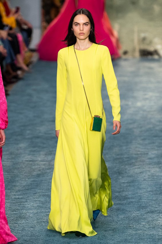 نظارات شمسيّة من برادا<br />
<em>من موقع&nbsp;</em><em><span dir=LTR>Net-A-Porter</span></em><br />
&nbsp;