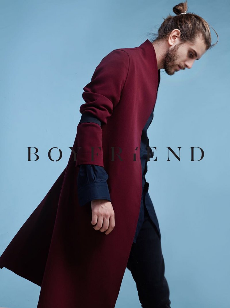 <strong>نايومي كامبل </strong><br />
شعر أسود طويل وشفتين منتفختين وعيني نمر؛ هذه هي بعض الصّفات التي جعلتْ نايومي كامبل إحدى أهمّ عارضات الأزياء العالميّات. ولدتْ هذه الأخيرة في لندن وبدأتْ مسيرتها في عالم عرض الأزياء بعمر 15 فاكتسبتْ شهرة وفرضتْ نفسها على أغلفة مجلّات مختلفة. وسارتْ هذه العارضة الرّائعة الجمال على مدارج أهمّ العلامات والمصمّمين من فرساتشي إلى كلّ من عزّ الدّين عليّة وغيرهم الكثير.<br />
<em>صورة من</em> <em><span dir=LTR>Instagram.com/naomicampbelll</span></em><br />
&nbsp;