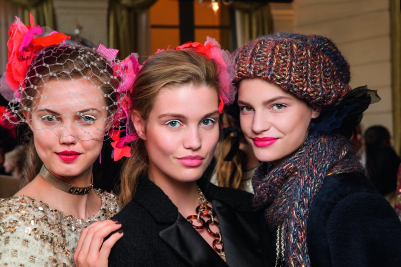 Exclusive – Backstage Beauty at Chanel’s Métiers d’Art 2016-2017

