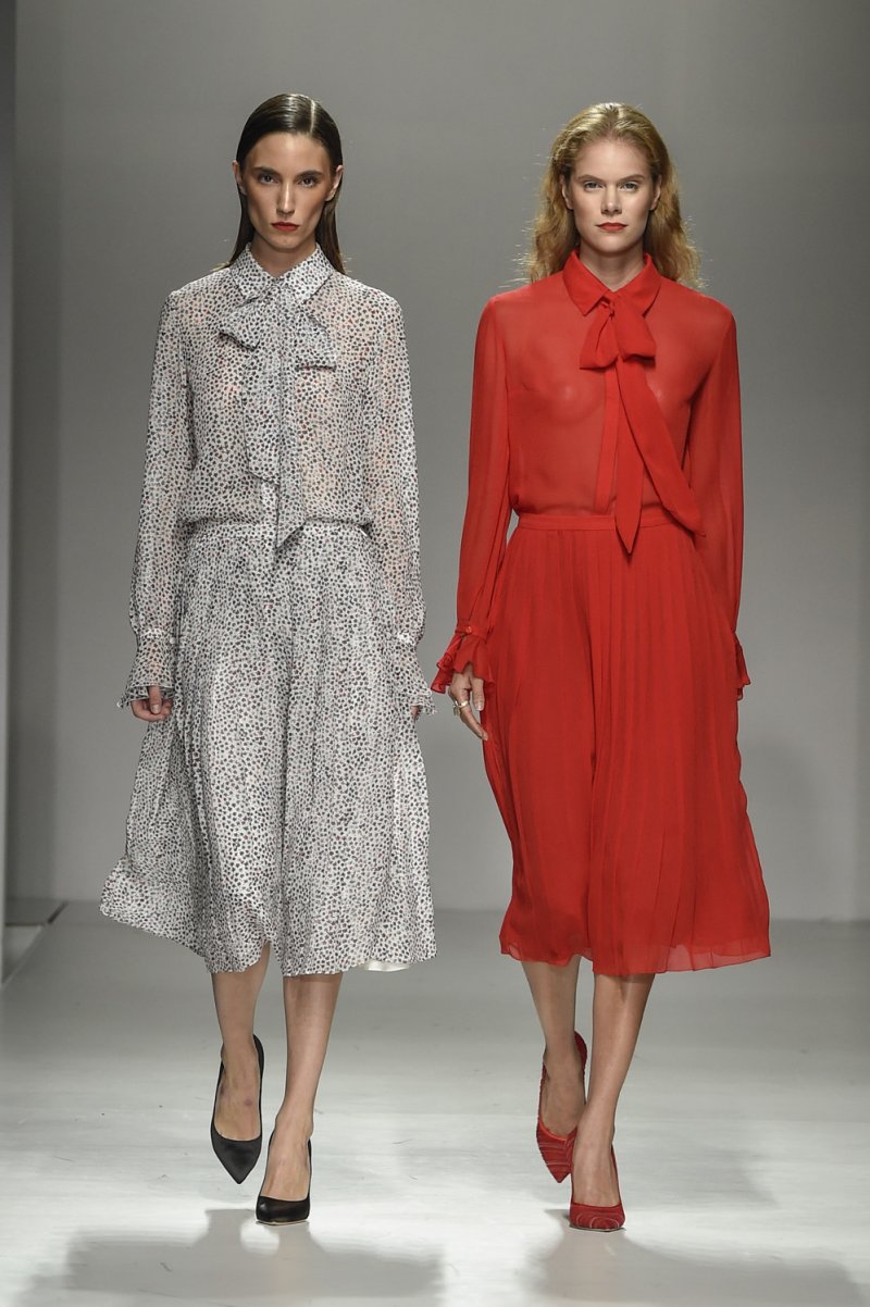 ميو ميو<br />
<em>من موقع </em><em>Mytheresa.com</em><br />
&nbsp;