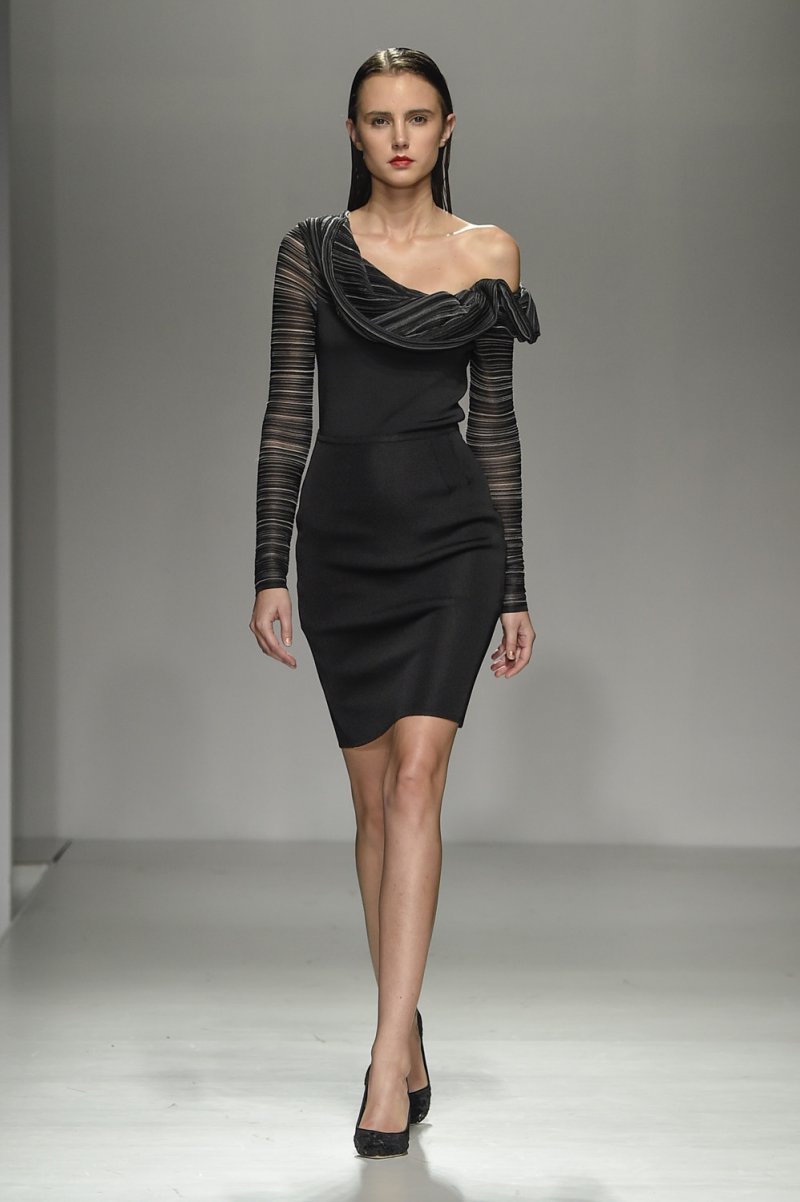 غوتشي<br />
<em>من موقع</em> <em>Mytheresa.com</em><br />
&nbsp;