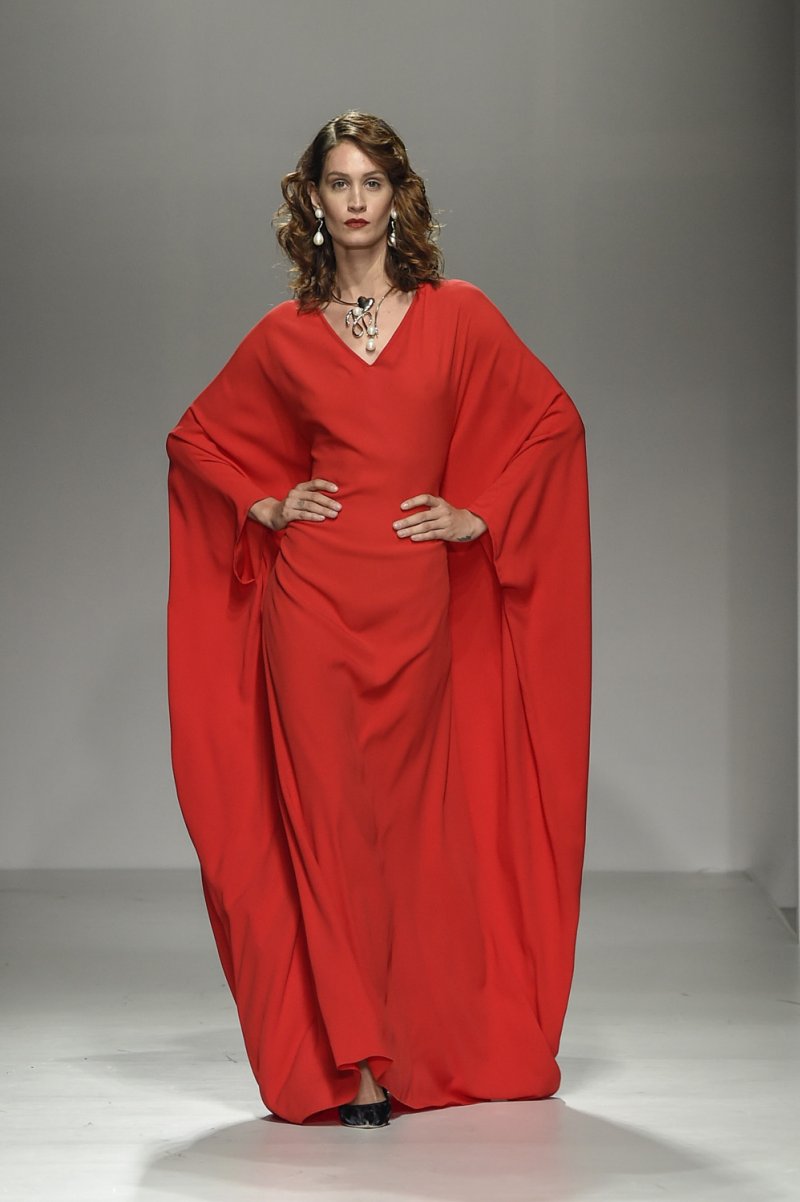 كورنيليا ويب<br />
<em>من موقع</em> <em>Net-A-Porter</em><br />
&nbsp;