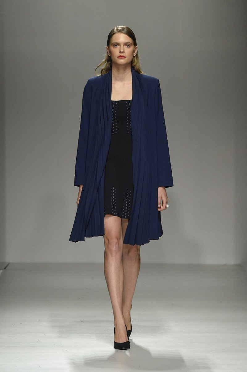 خاتم Bouton d&rsquo;or مصنوع من الذّهب الزّهريّ والأبيض المرصّع بالماس<br />
&nbsp;