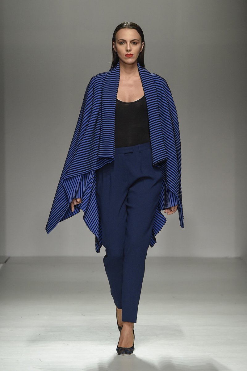 أقراط Bouton d&rsquo;or مصنوعة من الذّهب الزّهريّ والأبيض المرصّع بالماس