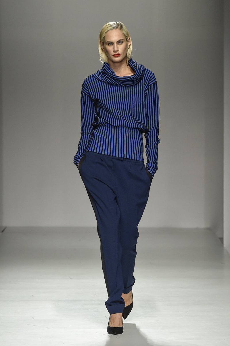 قلادة Bouton d&rsquo;or مصنوعة من الذّهب الزّهريّ والأبيض المرصّع بالماس<br />
&nbsp;