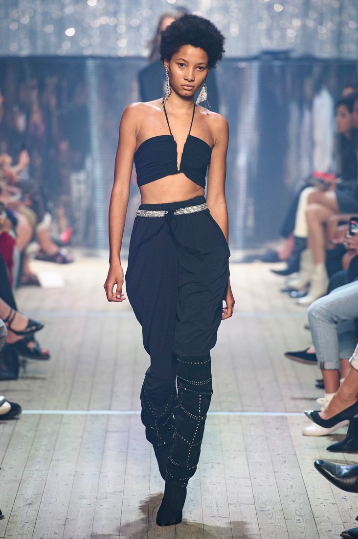 غوتشي<br />
<em>من موقع </em><em><span dir=LTR>Matches Fashion</span></em><br />
