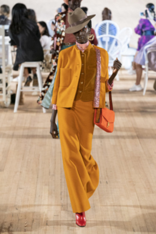 خاتم&nbsp;<span dir=LTR>Flying Butterfly</span>&nbsp;الذي يمر ما بين الأصابع<br />
&nbsp;