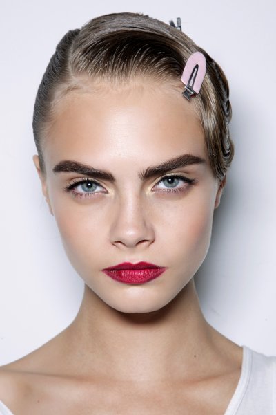 Get the Cara Delevingne&rsquo;s Bold Brow Look with Benefit Cosmetics
