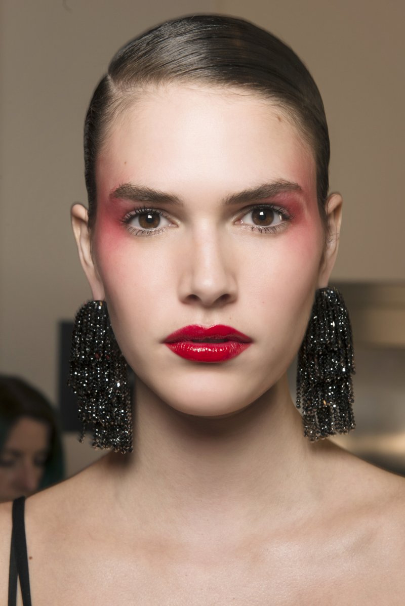 Beauty Tip of the Week – The Feminine Energy of Red
