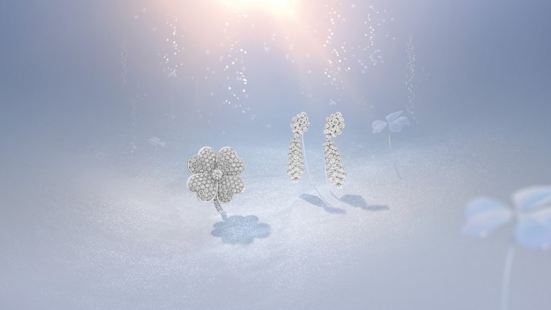 Winter Glitters with a Van Cleef & Arpels Diamond Breeze