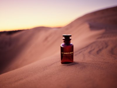 لويس فويتون تكرّم الشّرق الأوسط مع عطر Les Sables Roses
