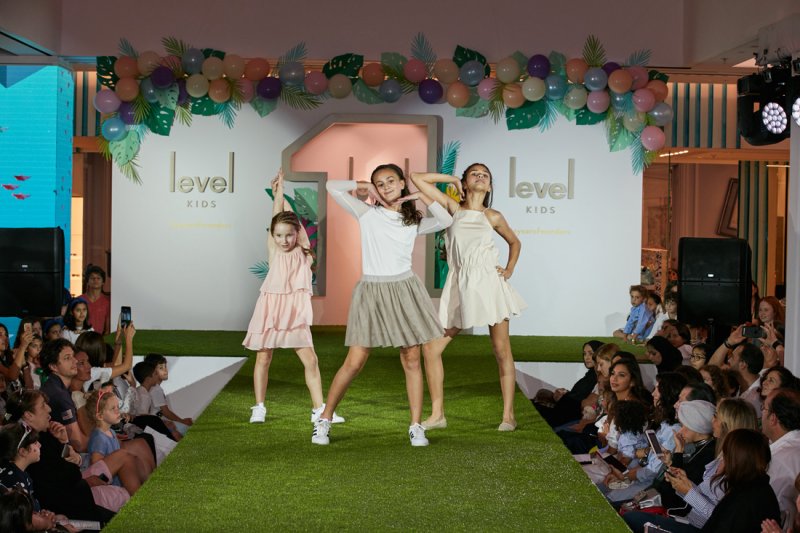 <strong>علامة</strong> <strong>Dima Jewellery، </strong>أقراط Crescent Charms<br />
&nbsp;