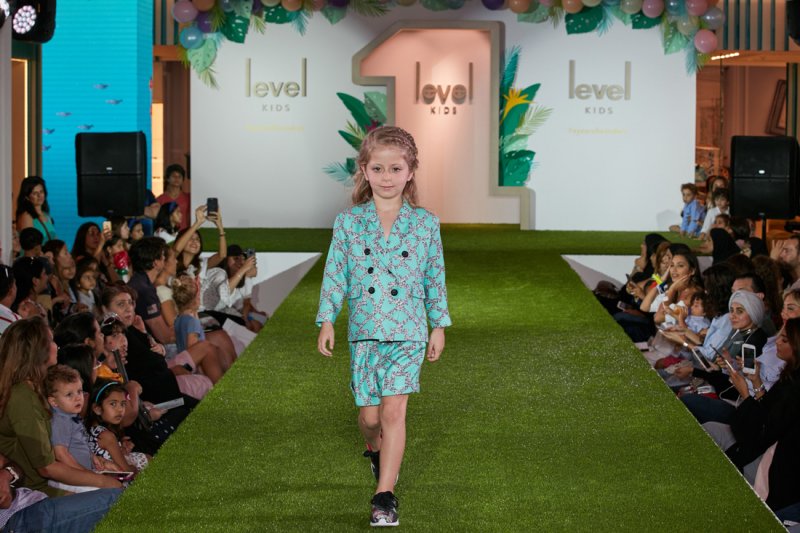 عقد من <strong>عزّة فهمي</strong><br />
&nbsp;