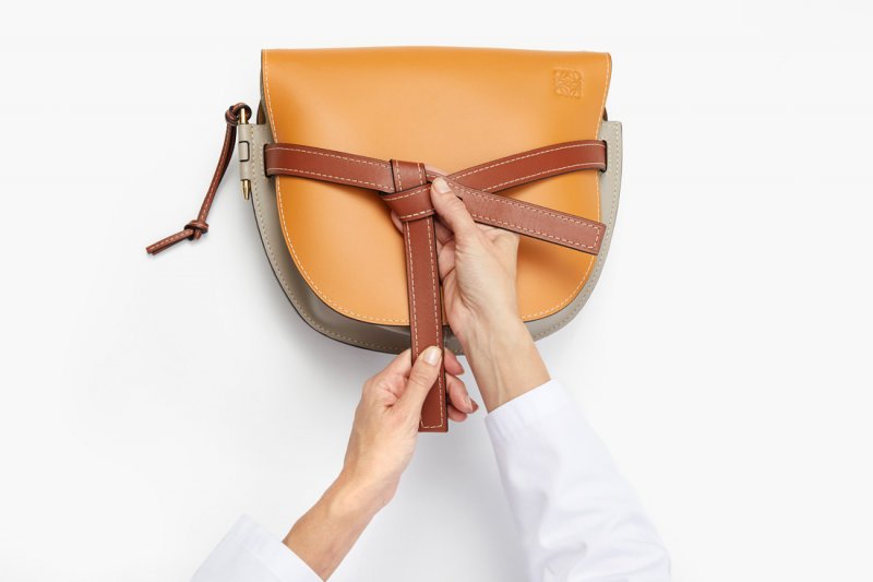 Savoir-Faire Behind Loewe&rsquo;s Gate Bag
