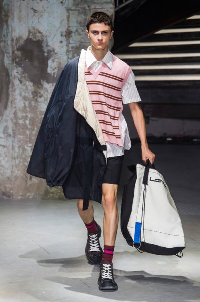 10 Must-Have Short-Sleeve Shirts to Kick-Start Spring
