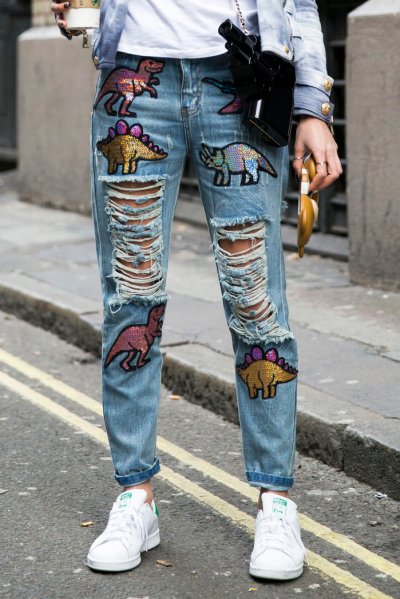 How to Look Good in Ripped Jeans?
