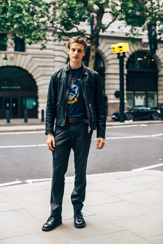 فالنتينو غارافاني<br />
<em>من موقع&nbsp;</em><em><span dir=LTR>Matchesfashion.com</span></em><br />
&nbsp;