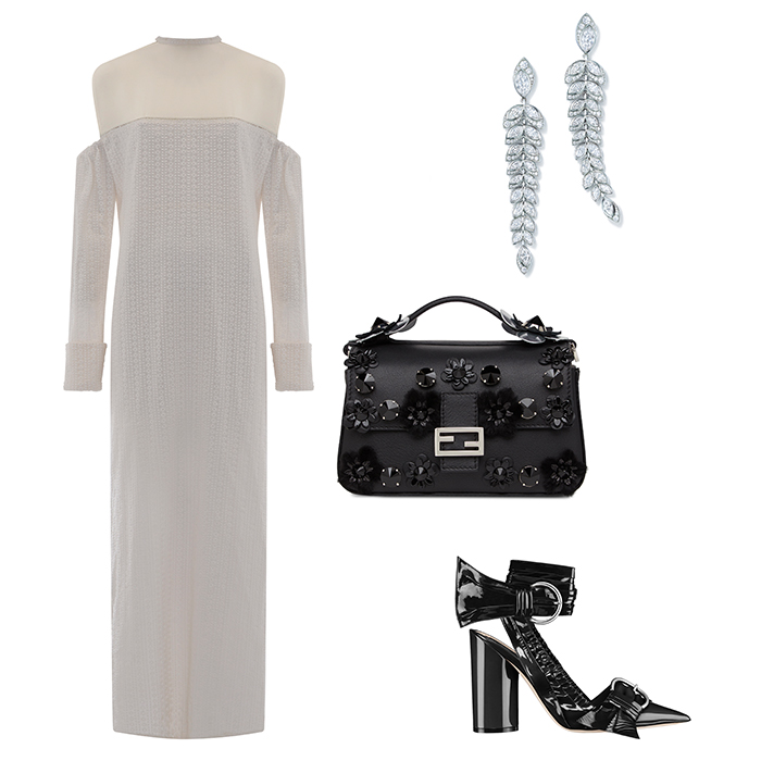 -عارضة الأزياء <strong>جوان سمولز</strong> تعتمد صنادل من <strong>ستيوارت ويتزمان</strong> متناسقة مع فستانها بلون الأحمر النّاريّ<br />
&nbsp;