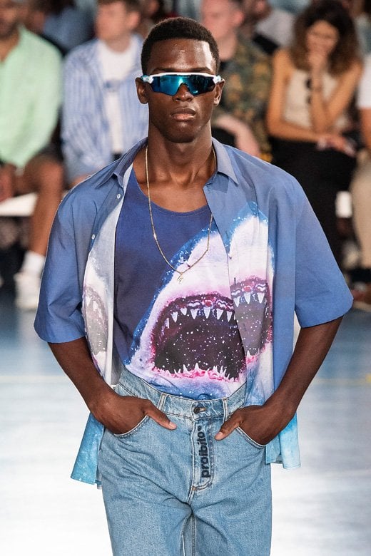 8 قمصان كلاسيكيّة تستقبل من خلالها فصل الرّبيع
