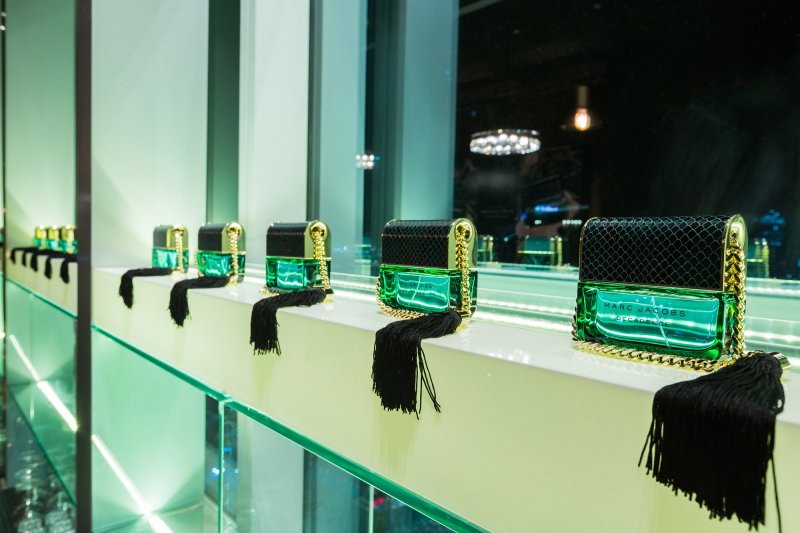 <strong>ليلي جايمز</strong> في عرض أزياء مجموعة بربري لربيع وصيف 2017<br />
&nbsp;