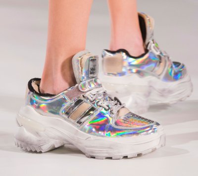 إعتمدي أحذية رياضيّة
