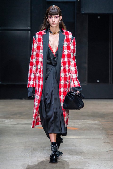 علامة&nbsp;<span dir=LTR>Prism</span><br />
<em>من موقع&nbsp;</em><em><span dir=LTR>Matches Fashion</span></em><br />
&nbsp;