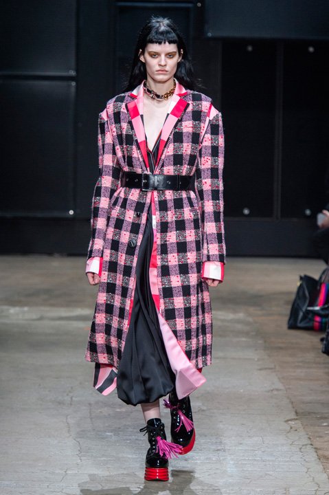 نايكي<br />
<em>من موقع&nbsp;</em><em><span dir=LTR>Net-A-Porter</span></em><br />
&nbsp;