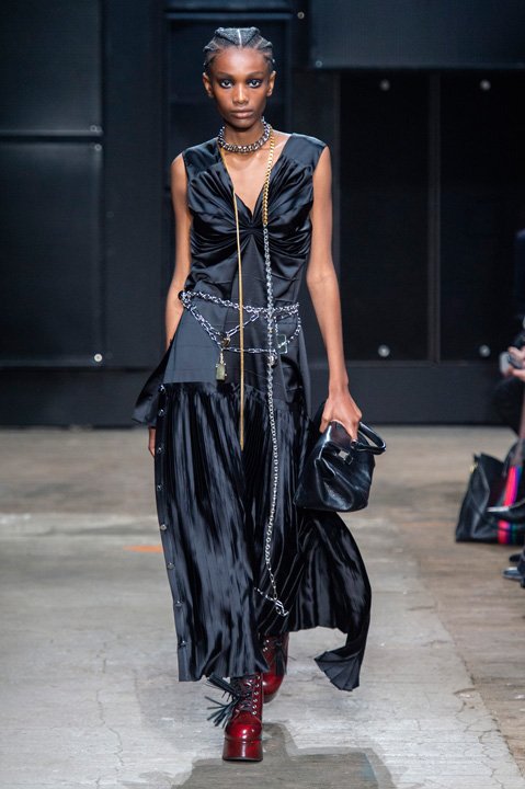 مجموعة&nbsp;<span dir=LTR>Adidas by Stella McCartney</span><br />
<em>من موقع&nbsp;</em><em><span dir=LTR>Mytheresa.com</span></em><br />
&nbsp;