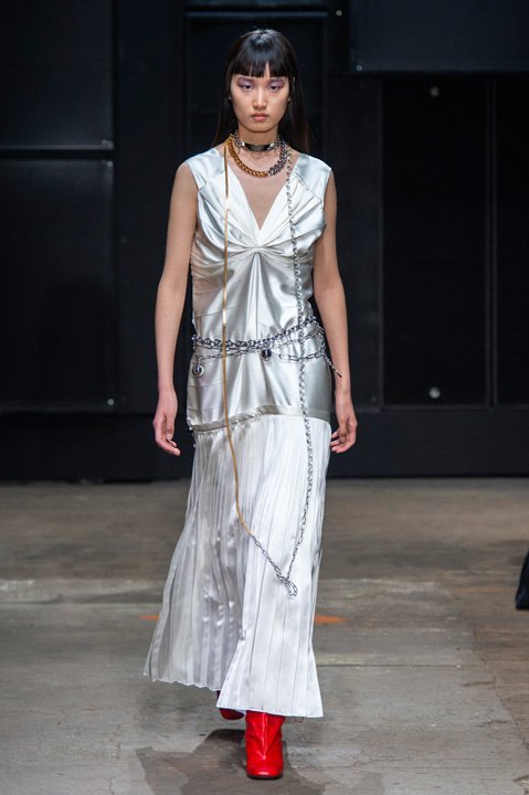 فرساتشي<br />
<em>من موقع&nbsp;</em><em><span dir=LTR>Matches Fashion</span></em><br />
&nbsp;