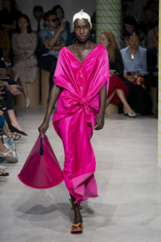 عقد&nbsp;<span dir=LTR>Galons Dior</span><br />
&nbsp;