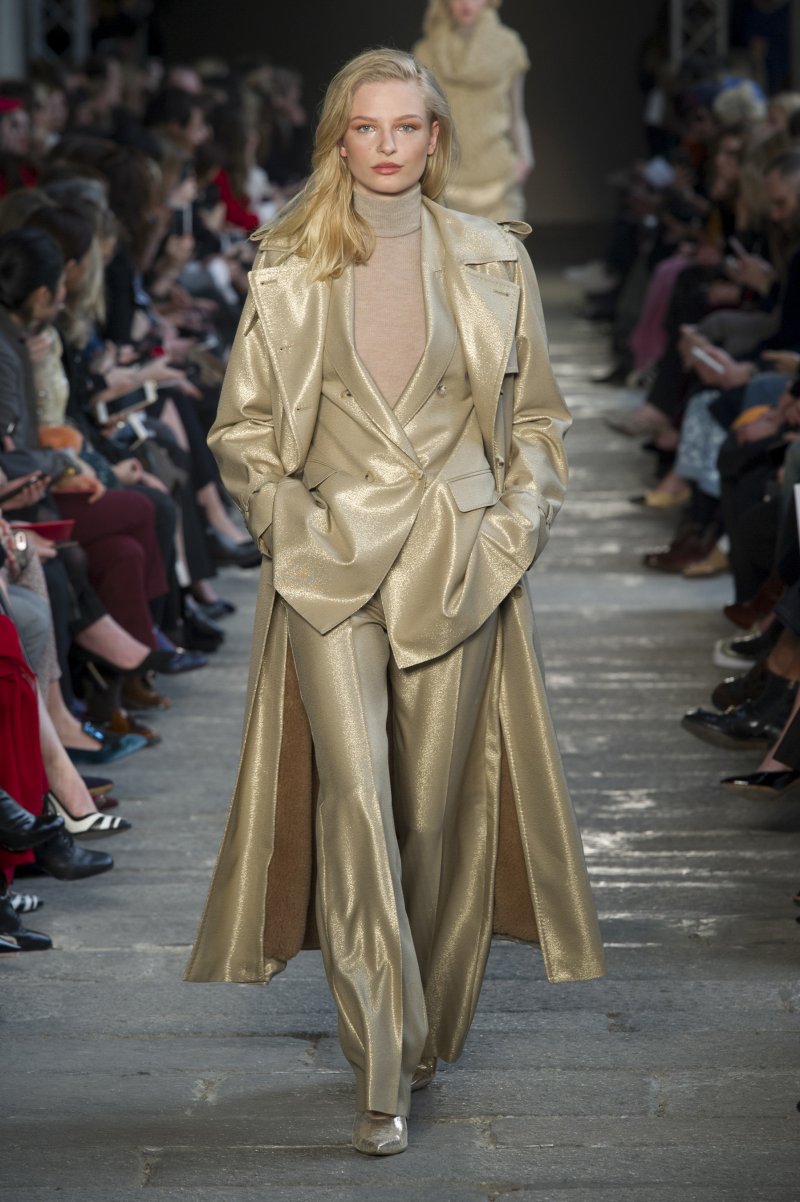 <strong>إرمينيجيلدو زينيا</strong>، غطاء آيفون 7 Pelle Tessuta الجلديّ<br />
<em>من موقع</em> <em>Mrporter.com </em><br />
&nbsp;
