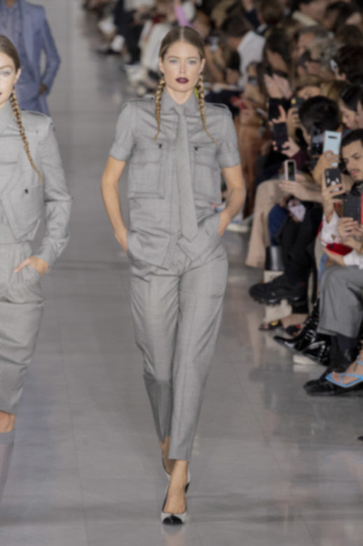 <strong>سروال مطبّع ضيّق على مستوى الكاحل</strong><br />
ديور<br />
&nbsp;