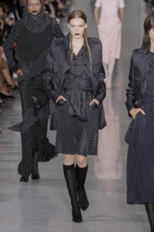 إنّ عطر <strong><span dir=LTR>Voce Viva Intensa</span></strong> من <strong>فالنتينو </strong>بمثابة باقة أزهار بيضاء جريئة، ولكنّها في الوقت ذاته مفعمة بالأنوثة يقوّيها بوربون الفانيليا فبذلك تصبح العطر الخشبيّ والزهريّ المثاليّ.