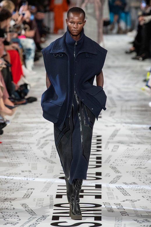 بطاقة ومغلّف من&nbsp;<span dir=LTR>Panth&egrave;re de Cartier</span>