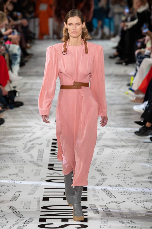 صينيّة حلى من&nbsp;<span dir=LTR>Entrelac&eacute;s de Cartier</span>