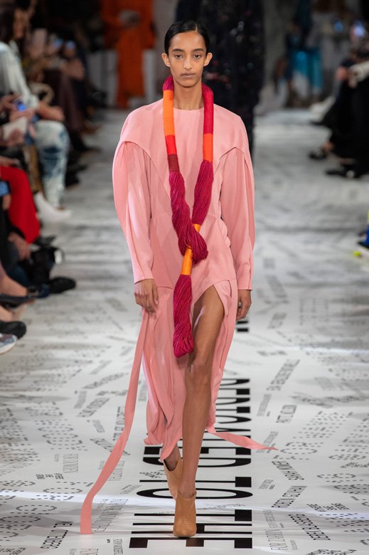 <strong>كارتييه</strong>&nbsp;خاتم من مجموعة&nbsp;<span dir=LTR>[Sur]naturel</span>&nbsp;للمجوهرات الرّاقية