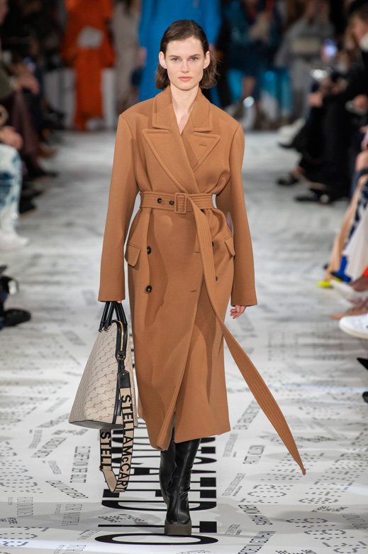 <strong>بياجيه</strong>&nbsp;أقراط من مجموعة&nbsp;<span dir=LTR>Wings of Light</span>&nbsp;للمجوهرات الرّاقية